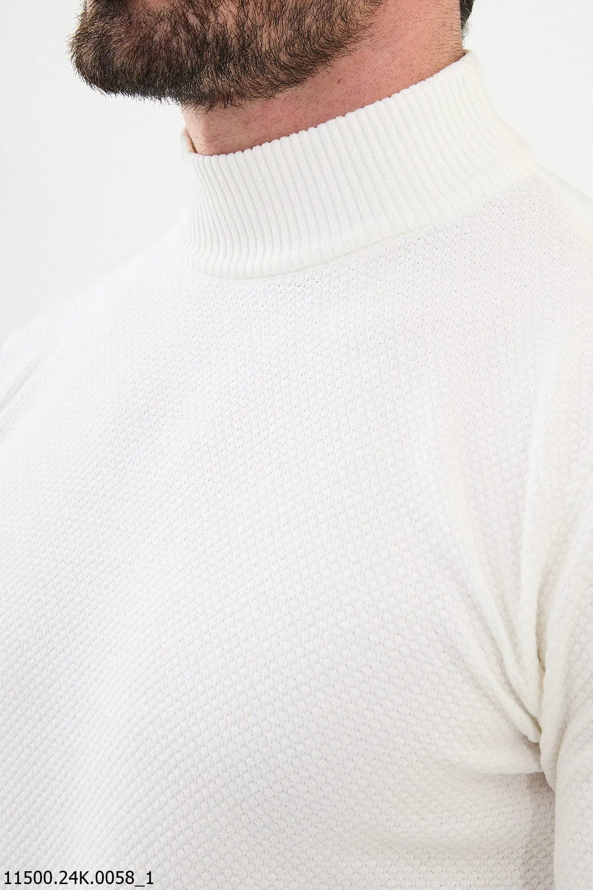 HolloMen White Textured Turtleneck Sweater.